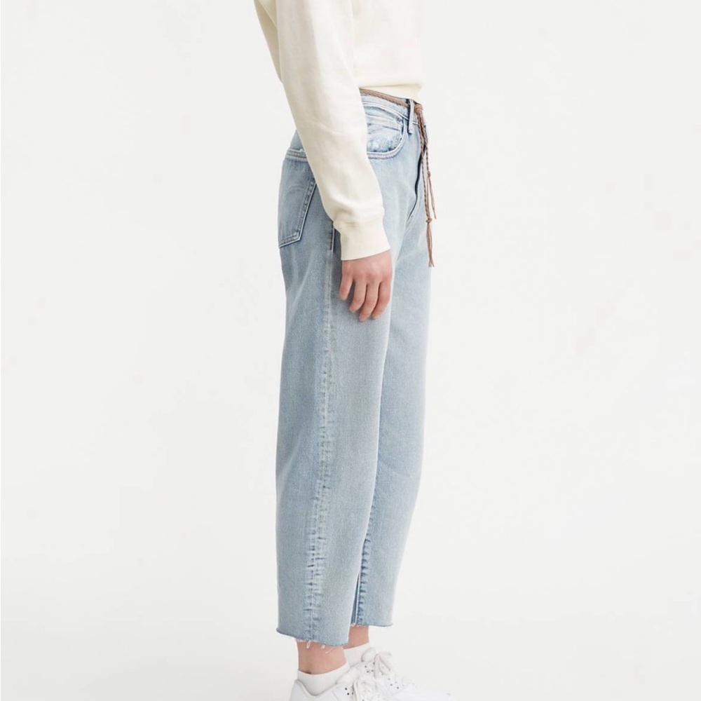 Levi's Premium Barrel Crop Jeans Light Wash 29 - Picture 2 of 16